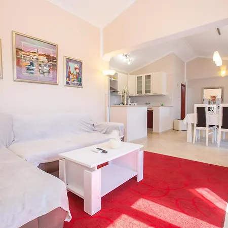 Michelle Willa Karojba