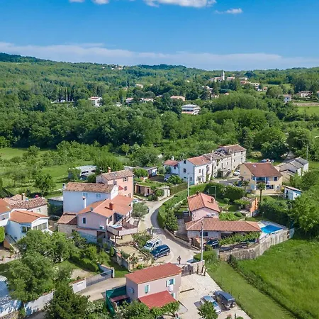 Michelle Willa Karojba