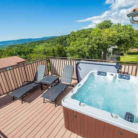 Willa Michelle Karojba